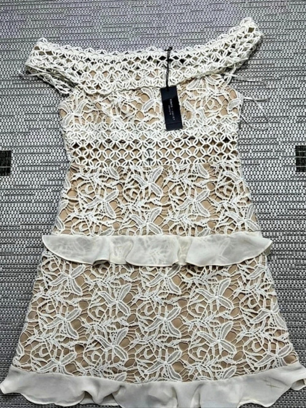Lace Dress in White & Beige, Size Small By Romeo And Juliet